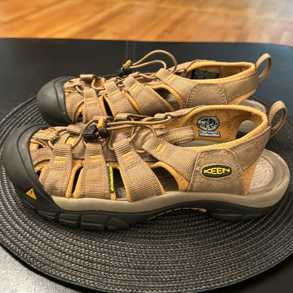 Keen Newport H2 Sandal Size 7 - Picture 4 of 6